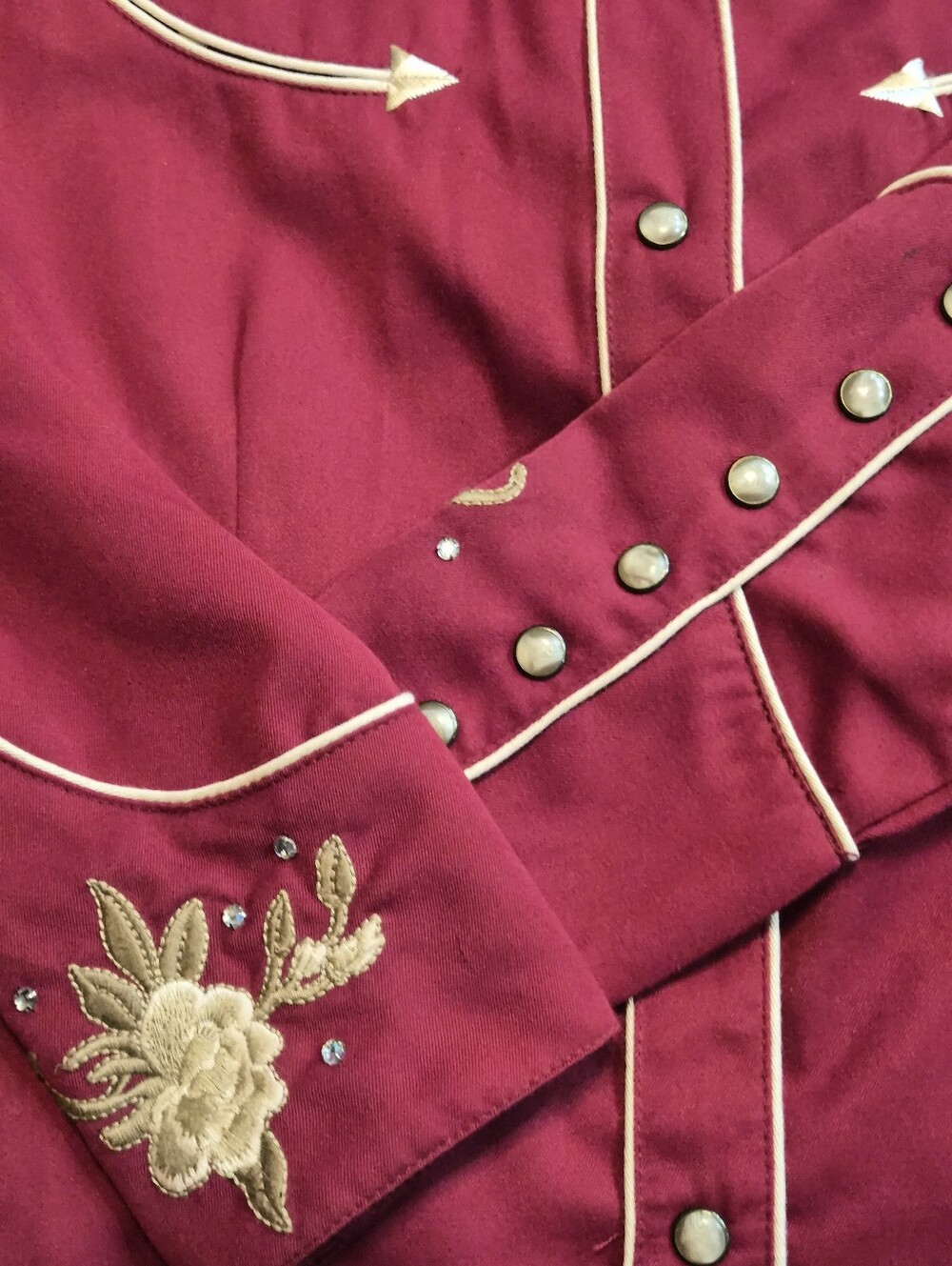 Scully Cranberry Floral Embroidered Rhinestone Western Shirt Size Small - Picture 6 of 9